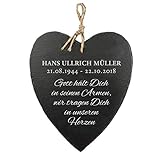 Casa Vivente Schieferherz mit Gravur Personalisiert mit Name und Datum, Gott hält Dich in seinen Armen…, Trauerherz, Grabschmuck mit Jute-Band zum Aufhängen, Grab-Dekoration mit I