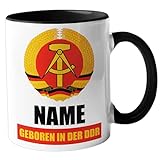 GESCHENK1 DDR Namenstasse 330ml – personalisierte Kaffeetasse mit Spruch „Geboren in der DDR“ – Tasse personalisiert/ Kaffeebecher personalisierbar als DDR Geschenk Idee für Männer/ F