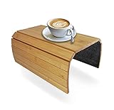 Leander Design® Sofatablett rutschfest – Flexible Holz Tablett – Armelehnen Sofa Butler aus Bambus – Getränkehalter Sofa (45x35cm)