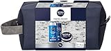NIVEA MEN Travel Buddy Geschenkset für Männer mit Deo Spray, Pflegeshampoo, Feuchtigkeitscreme für Gesicht, Hände & Körper und Kulturtasche, (250ml + 150ml + 150ml)