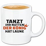 Reifen-Markt Kaffeetasse Tanzt Ihr NUTTEN - DER KÖNIG HAT Laune - JUNGGESELLENABSCHIED - Fun Shirt - Party - Stimmung Keramik 330 ml in Weiß