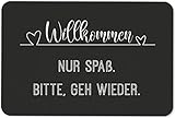 Tassenbrennerei Fußmatte mit Spruch Willkommen Nur Spaß Bitte GEH Wieder - Türmatte lustig - für innen & außen - waschbar - Deutsche Q