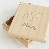 sendmoments Box aus Holz mit individueller Namensgravur, originelle Geschenkidee, personalisierte Erinnerungsbox 113 x 130 mm mit Glücksklee-Motiv, Schachtel für Kinder mit Name und Desig