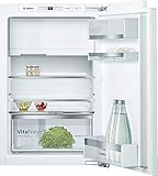 Bosch KIL22ADD0 Serie 6 Einbau-Kühlschrank mit Gefrierfach / D / 88 cm Nischenhöhe / 115 kWh/Jahr / 109 L Kühlteil / 15 L Gefrierteil / VitaFresh plus / VarioS