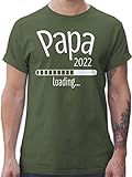 Vatertagsgeschenk Papa - Papa 2022 Loading - L - Army Grün - dad Tshirt - L190 - Tshirt Herren und Männer T-S