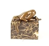 Bronzefigur Skulptur Motiv: Frau liegend Akt auf Marmorsockel bronze Länge 13