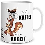 TRIOSK Tasse Eichhörnchen mit Spruch lustig Erst Kaffee Dann Arbeit Büro Coffee Geschenk für Kaffeeliebhaber Frauen Männer Kaffeefreunde Kolleg