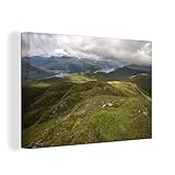 Leinwandbild - Grüne Täler im Loch Lomond and the Trossachs National Park in Schottland - 30x20