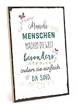 TypeStoff Holzschild mit Spruch – Manche Menschen Machen DIE Welt BESONDERS – im Vintage-Look mit Zitat als Geschenk und Dekoration (Größe: 19,5 x 28,2 cm)