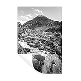 Wandaufkleber - Schöne Felsen im Fluss in Snowdonia - schwarz und weiß - 40x60 cm - Repositionierb