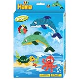 Hama Perlen 3435 Geschenkset Delfine mit ca. 2.000 bunten Midi Bügelperlen mit Durchmesser 5 mm, 2 Stiftplatten, inkl. Bügelpapier, kreativer Bastelspaß für Groß