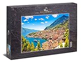 Ulmer Puzzleschmiede - Puzzle „Lago die Garda“ – Klassisches 1000 Teile Puzzle vom Gardasee – die malerische Ansicht der Ortschaft Limone sul Garda, Lombardei, Nord-I