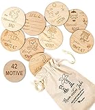 Neu! Holz Meilensteinkarten Baby Pikaflor - 42 Meilensteine auf edlen Holzscheiben Ø10cm (deutsch) Geschenk zur Geburt, Taufe & Babyparty/Schwangerschaft für Schwangere, werdene Mütter/werdende E