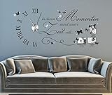 tjapalo® s-pkm477 Wanduhr Wandtattoo Uhr Wohnzimmer Wandsticker Spruch in diesen Momenten mit Kristallen Uhrwerk Namen u D