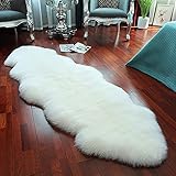 Schaffell Teppich Kunstfell Teppich Weiß Flauschig, Super Weich Hochflor Lammfell Teppich Fellteppich für Wohnzimmer Schlafzimmer Kinderzimmer Esszimmer Sofa Bettvorleger Longhair Fell (160x60cm)