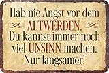 Blechschilder lustiger Spruch: “Hab nie Angst vor dem Altwerden.” Deko Schild Hängeschild Humor Hauseingang Tür Witziges Geschenk zum Geburtstag, Weihnachten für Papa Mama Opa Oma Eltern 18x12