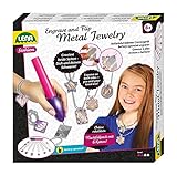 Lena 42655 Engraver's Jewelry Studio, Schmuckstudio, Gravurstudio für Kinder ab 9 Jahre, Set mit batteriebetriebenen Gravierer, Leim, 800 Strassjuwelen und 6 Metallanhänger mit Ketten, Silb