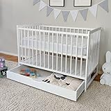 Babybett mit Schublade Kinderbett Gitterbett 60x120 höhenverstellbar & herausnehmbare Sprossen optional mit Matratze | Weiss sehr stabil Made in Europ