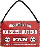 Blechschilder HIER WOHNT EIN Kaiserslautern Fan Hängeschild für Fußball Begeisterte Deko Artikel Schild Geschenkidee 18x12
