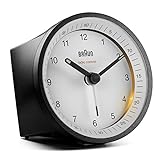 Klassischer analoger Funkwecker von Braun für die Mitteleuropäische Zeitzone (MEZ/GMT+1) mit Schlummerfunktion und Beleuchtung, ruhigem Uhrwerk, Crescendo-Alarm in Schwarz und Weiß, Modell BC07BW-DCF