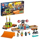 LEGO 60294 City Stuntz Stuntshow-Truck-Set, Spielzeug-Set mit LKW, schwungradbetriebenem Motorrad und Tauchbecken, Rennfahrer- und Clown-Minifig