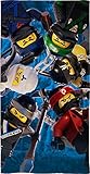 BERONAGE Lego Ninjago Badetuch Motiv Battle 70 cm x 140 cm - Neu & Ovp - Strandlaken - Strandtuch - Handtuch - Duschtuch - Velourstuch - 100% Baumw