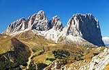 Leinwand-Bild 50 x 30 cm: View of Sella Joch Pass and mounts Langkofel, Plattkofel, Sassopiatto, Sassolungo, South Tirol, Dolomites Mountains, Italy, Bild auf Leinw