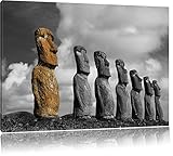 schöne Moai Statuen schwarz/weiß Format: 120x80 auf Leinwand, XXL riesige Bilder fertig gerahmt mit Keilrahmen, Kunstdruck auf Wandbild mit Rahmen, günstiger als Gemälde oder Ölbild, kein Poster oder Plak