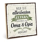 TypeStoff Holzschild mit Spruch – ALLERBESTE Eltern, GROSSELTERN – im Vintage-Look mit Zitat als Geschenk und Dekoration zum Thema Geburt, Nachwuchs, Oma, Opa und Enkel (M - 19,5 x 19,5 cm)