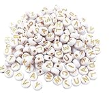 saizone 300 Stück Buchstaben perlen für armbänder Rund Alphabet armband perlen, für DIY Armbänder,Halsketten, Ringe, Ohrringe, und Schmuck Basteln.(Weißer Hintergrund, golden Schrift)