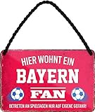 Blechschilder HIER WOHNT EIN Bayern Fan Hängeschild für Fußball Begeisterte Deko Artikel Schild Geschenkidee 18x12