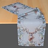 KAMACA Tischläufer Hirsch im Wald hochwertiges Druck-Motiv - EIN Schmuckstück in Winter Weihnachten (Hirsch in Wald Tischläufer 40x140 cm)