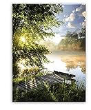 STYLER Glasbilder Natur einteilig 50 x 70 cm I Glasbild Idyll aus Glas Bild modern für Küche Wohnzimmer I See Wald Grün Sonne Steg Frühling Holz Entspannung