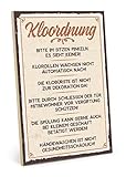 TypeStoff Holzschild mit Spruch – KLOORDNUNG – im Vintage-Look mit Zitat als Geschenk und Dekoration (Größe: 19,5 x 28,2 cm)
