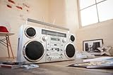 GPO Brooklyn 80er Jahre Style tragbare Boombox mit Kabelloser Bluetooth Lautsprecher, CD/Kassette Player, USB, UKW- und DAB+ Radio, Silb