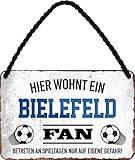 Blechschilder HIER WOHNT EIN Bielefeld Fan Hängeschild für Fußball Begeisterte Deko Artikel Schild Geschenkidee 18x12