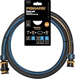 Fiskars Wasserschlauch-Set für Schlauchwagen,Mit 2 Schlauchanschlüssen & Hahnverbinder Multi,Universalgröße,Verwindungssteifigkeit Stufe 4(von 5),1,8m,Ø1,3-1,5cm(1/2-5/8''),Schwarz/Orange/Blau,1057621