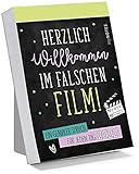 Herzlich Willkommen im falschen Film - Kalender 2022 - arsEdition-Verlag - Tagesabreisskalender - Aufstellkalender - Inspiration für jeden Tag - 10,5 cm x 14,5 cm - Typok