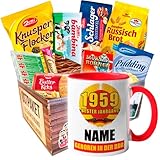 GESCHENK1 Ostpaket und Tasse mit Namen & Jahrgang / Personalisierte DDR Geschenkbox mit Ostprodukten und Tasse / Ostalgie Geschenkpaket zum Geburtstag für Männer & Frauen / Keramik 330ml R