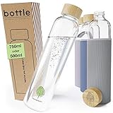 HOMEBERLIN® Premium Glasflasche in 500ml & 750ml mit Schutzhülle - Trinkflasche aus Glas für unterwegs mit Bambusdeckel - Wasserflasche für Sport, Büro und Kinder in Geschenkbox