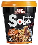 Nissin Cup Noodles Soba Cup – Peking Duck, 8er Pack, Wok Style Instant-Nudeln japanischer Art, mit Würzsauce, Ente & Gemüse, schnell im Becher zubereitet, asiatisches Essen (8 x 87 g)