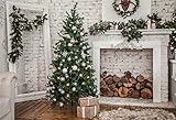 Leyiyi 3.6 x 2.4 m großer Hintergrund mit Weihnachtsbaum, Kiefernzweig, Kranz, rustikaler Kamin, Ziegelmauer, Holzpfähle, Sofa, Teppich, Fotografie, Hintergrund, Requisite, Vinyl-Tap