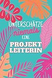 Unterschätze niemals eine Projektleiterin: Notizbuch inkl. Kalender 2022 | Das perfekte Geschenk für Frauen, die Projekte leiten | Geschenkidee | Geschenk