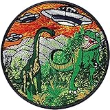 Aufnäher: Dinosaurier und Alien UFO Patch Sichtung Attacke JURASSIC World Park & Außerirdische Raumschiffe Bügelbild Dinos Sticker Applikation zum Aufbügeln Brachiosaurus Tyrannosaurus REX 80x80