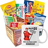 GESCHENK1 Ostpaket mit Tasse Küche sauber, Genosse / DDR Geschenkbox mit Süßigkeiten / Ostalgie Geschenkpaket zum Geburtstag für Männer & Frauen / Keramik 330ml Weiß